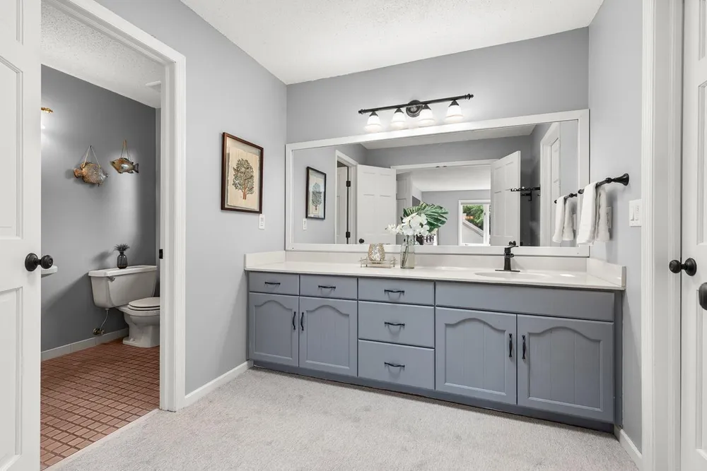 11332 Creekridge Dr, Eden Prairie, MN 55347