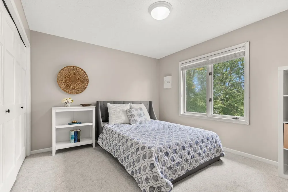 11332 Creekridge Dr, Eden Prairie, MN 55347