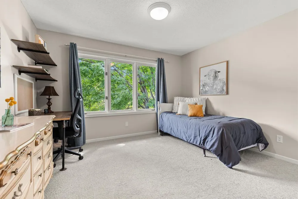 11332 Creekridge Dr, Eden Prairie, MN 55347