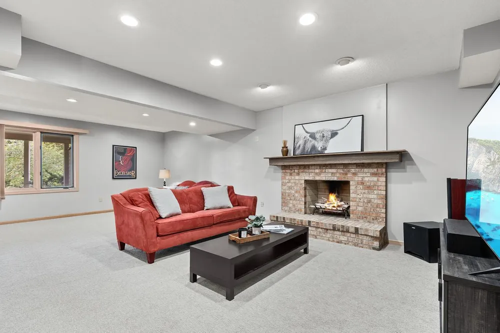 11332 Creekridge Dr, Eden Prairie, MN 55347