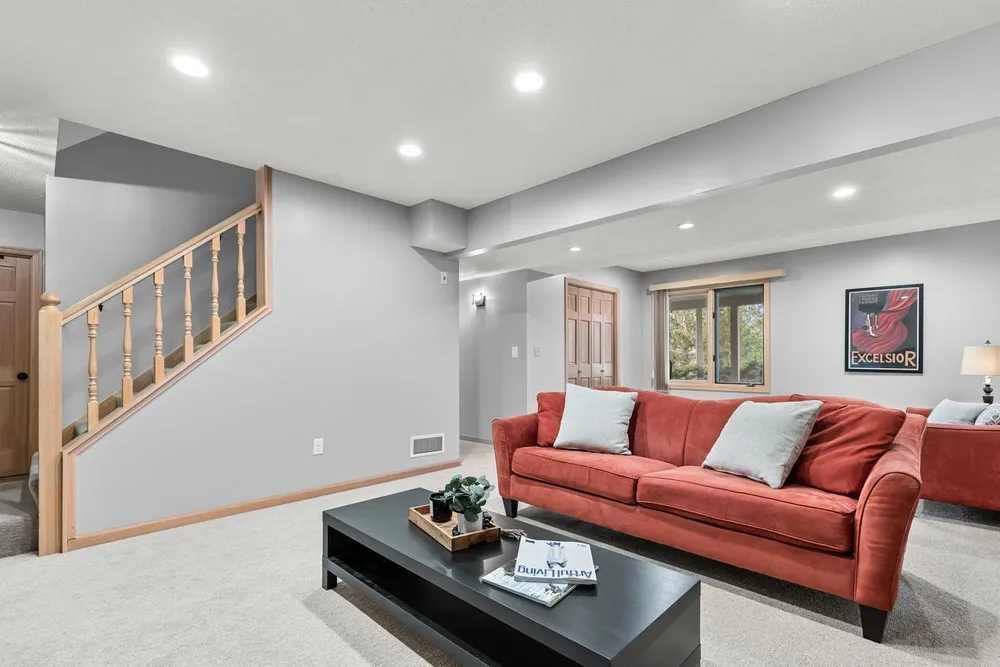 11332 Creekridge Dr, Eden Prairie, MN 55347