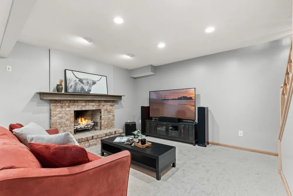 11332 Creekridge Dr, Eden Prairie, MN 55347