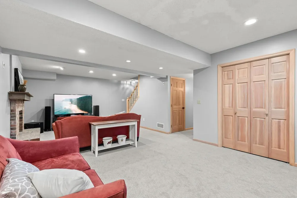 11332 Creekridge Dr, Eden Prairie, MN 55347
