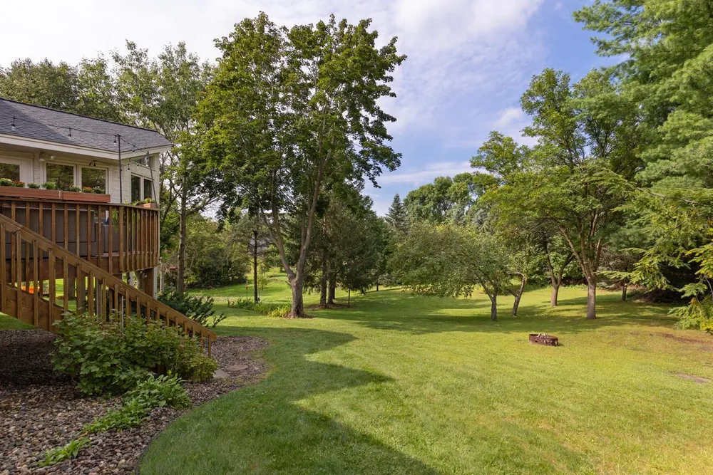 11332 Creekridge Dr, Eden Prairie, MN 55347