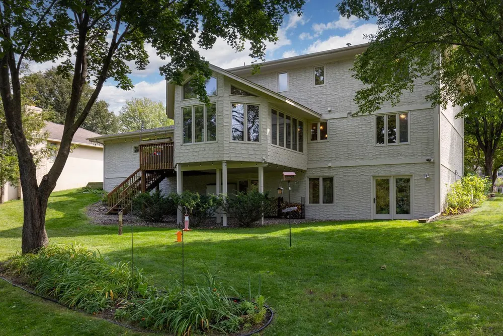 11332 Creekridge Dr, Eden Prairie, MN 55347