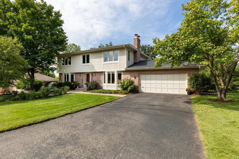 11332 Creekridge Dr, Eden Prairie, MN 55347