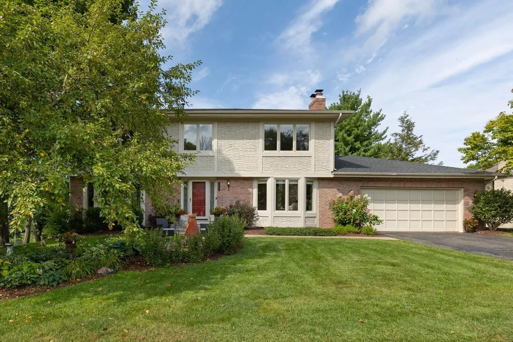 11332 Creekridge Dr, Eden Prairie, MN 55347