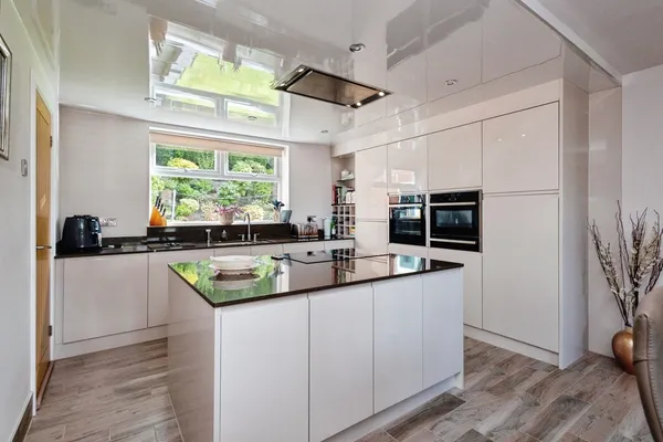 Woodend Drive, Stalybridge, Greater M...