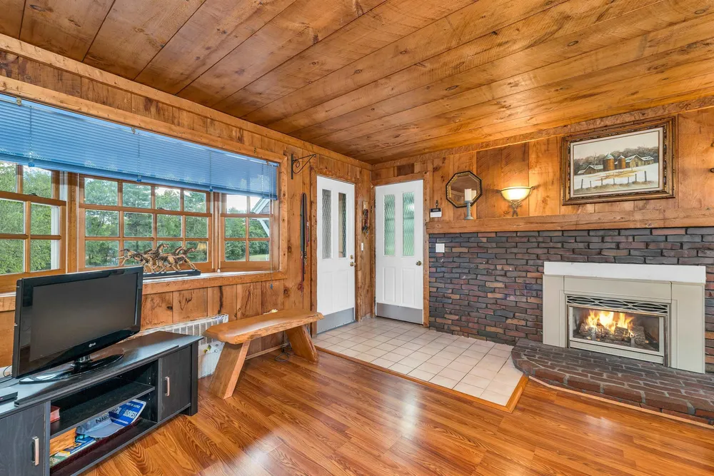 7 Countryside Dr, Gilford, NH 03249