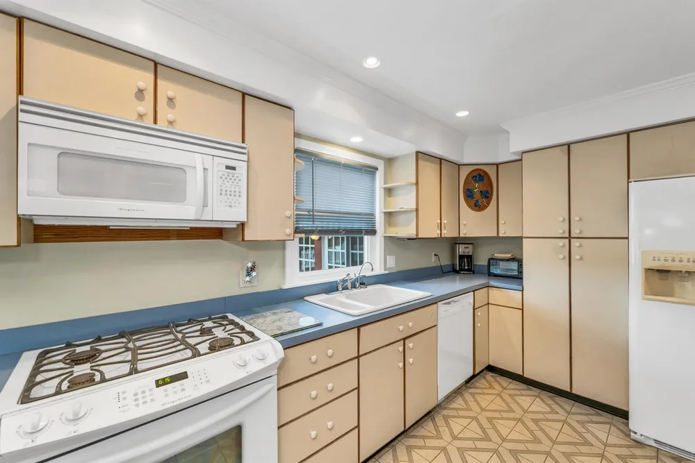 7 Countryside Dr, Gilford, NH 03249