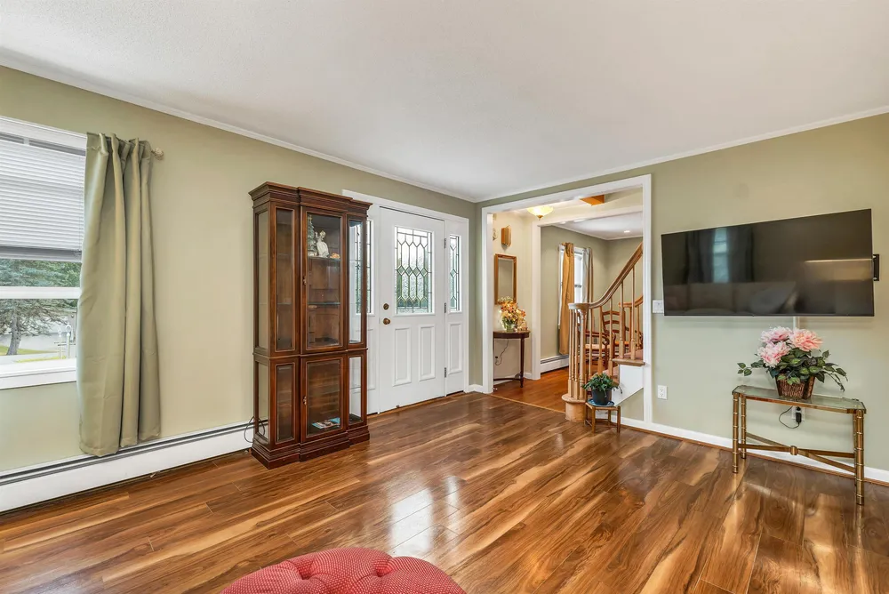 7 Countryside Dr, Gilford, NH 03249