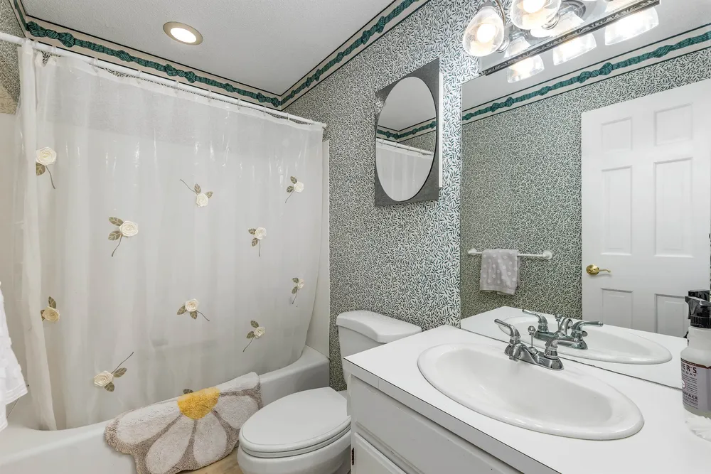 7 Countryside Dr, Gilford, NH 03249