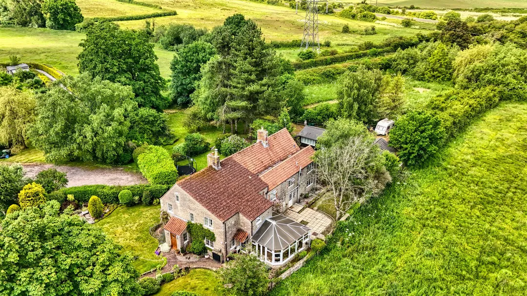 https://mr0.homeflow-assets.co.uk/files/photo/image/45696/5651/_x_/51864949.jpg