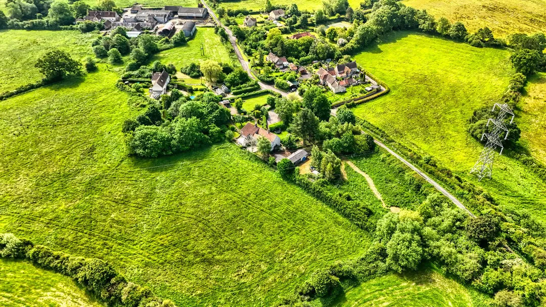 https://mr0.homeflow-assets.co.uk/files/photo/image/45696/5654/_x_/51864947.jpg