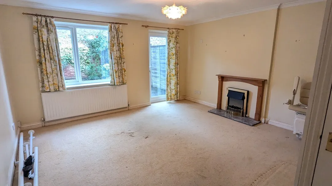 https://mr0.homeflow-assets.co.uk/files/photo/image/45697/6924/_x_/51869512.jpg