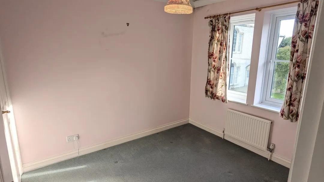 https://mr0.homeflow-assets.co.uk/files/photo/image/45697/6927/_x_/51869328.jpg