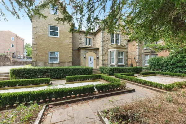 Epsom Road, Guildford, Surrey, GU1