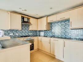 Brunel Crescent, Swindon thumb 3