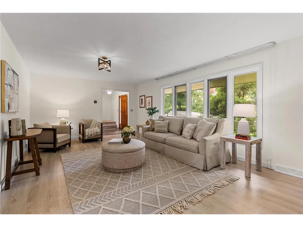 6521 Gleason Rd, Edina, MN 55439