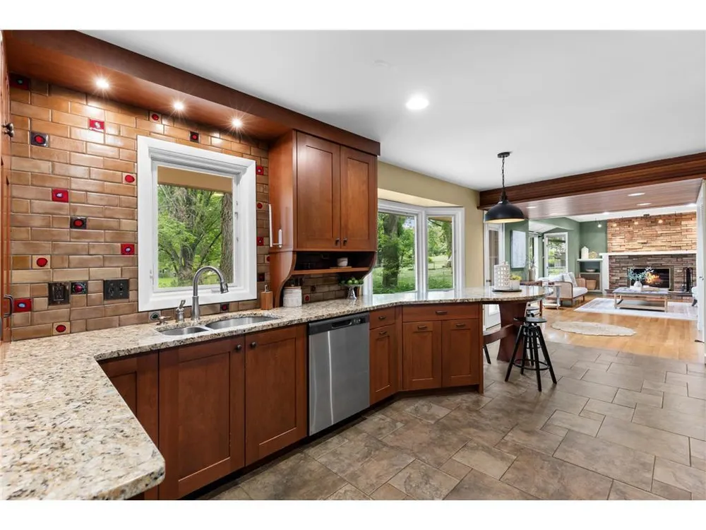 6521 Gleason Rd, Edina, MN 55439