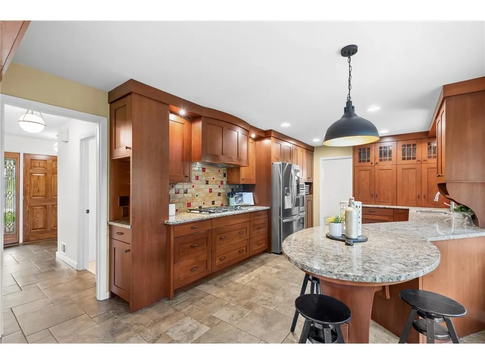 6521 Gleason Rd, Edina, MN 55439