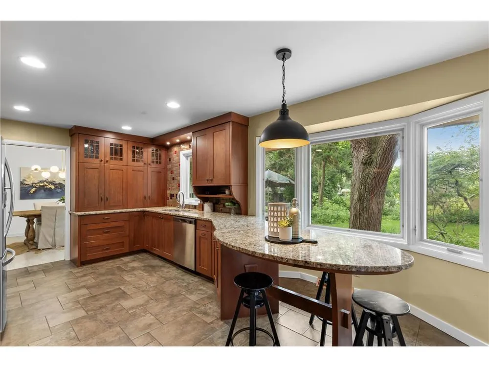 6521 Gleason Rd, Edina, MN 55439