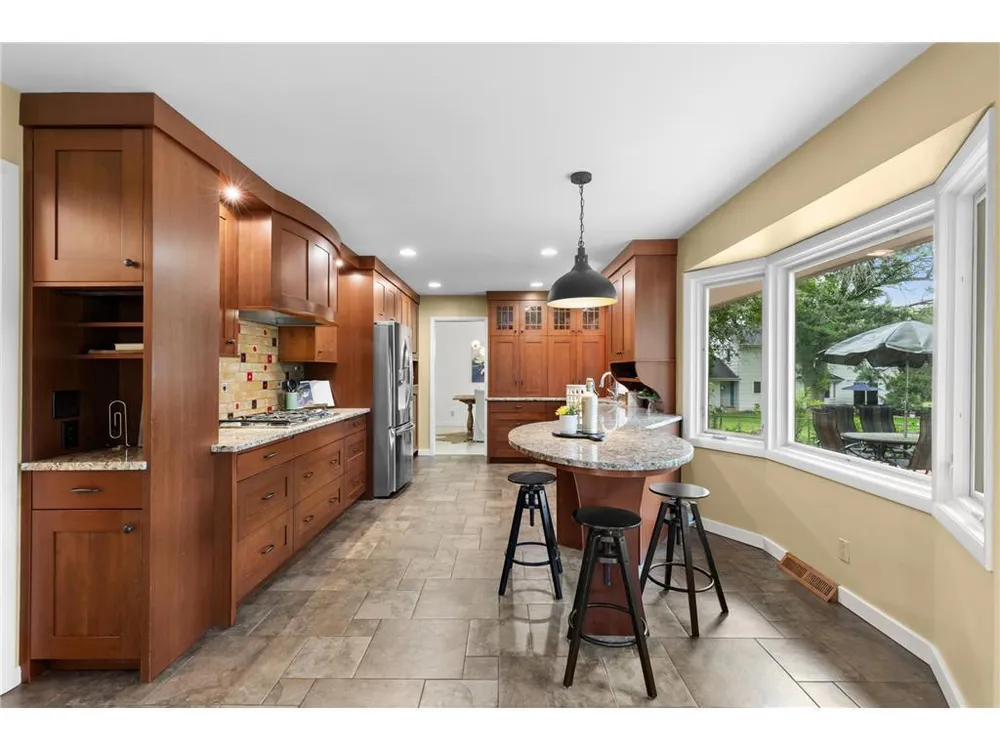 6521 Gleason Rd, Edina, MN 55439