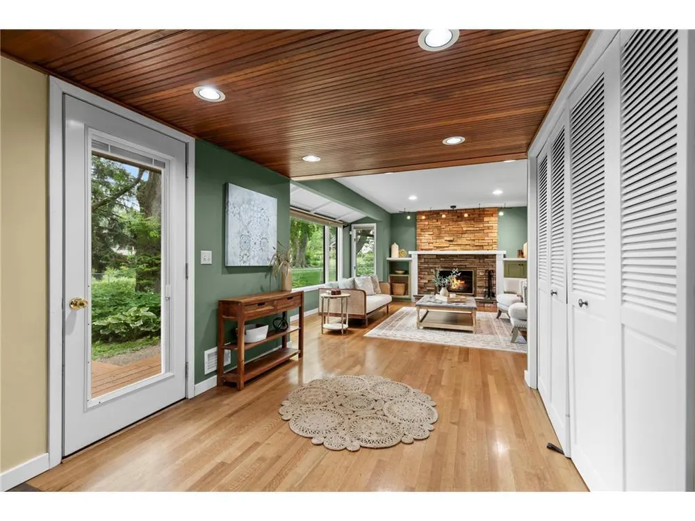 6521 Gleason Rd, Edina, MN 55439