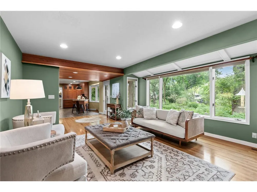 6521 Gleason Rd, Edina, MN 55439