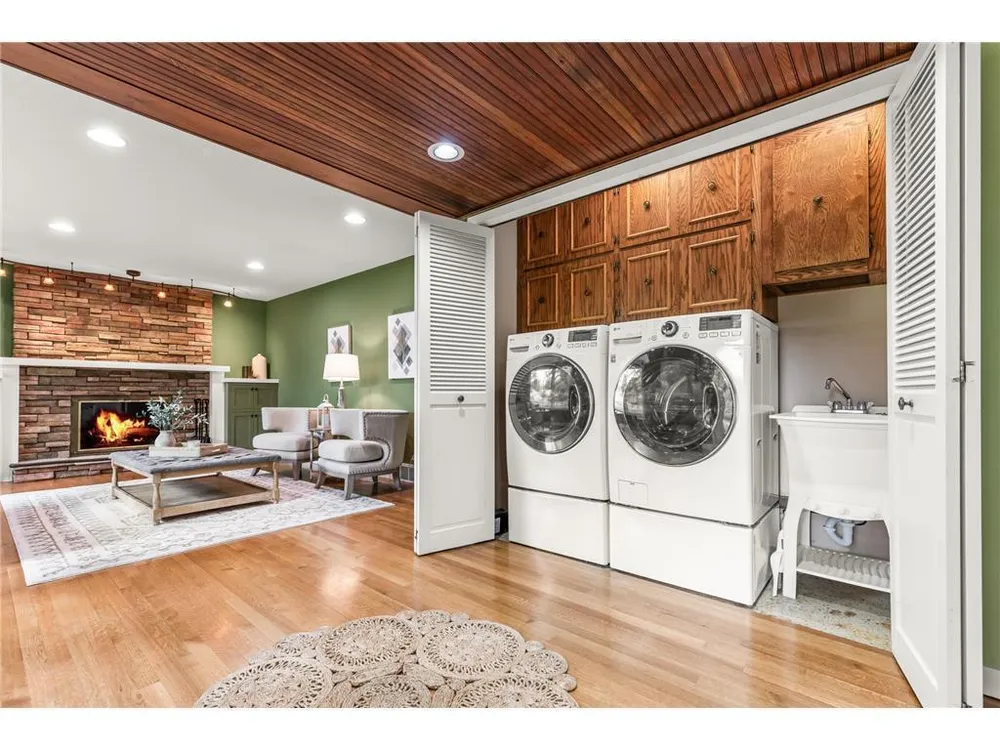 6521 Gleason Rd, Edina, MN 55439