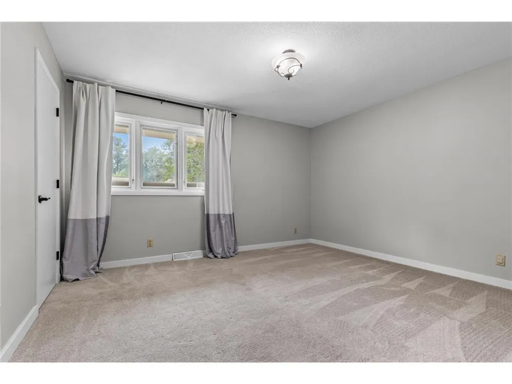 6521 Gleason Rd, Edina, MN 55439