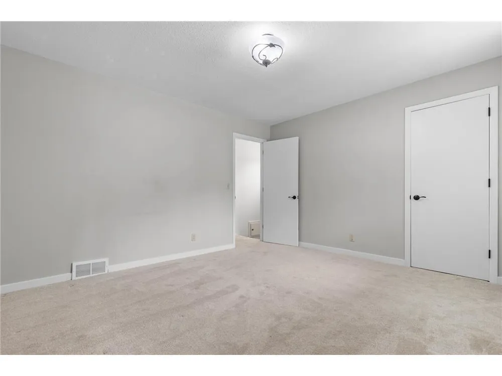6521 Gleason Rd, Edina, MN 55439