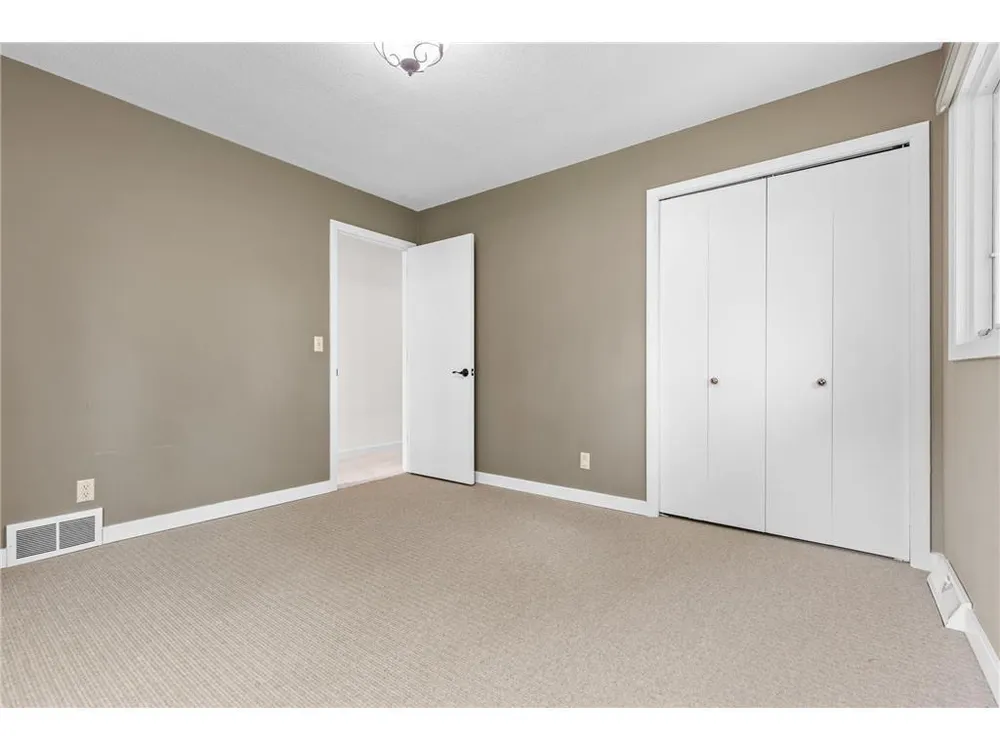 6521 Gleason Rd, Edina, MN 55439