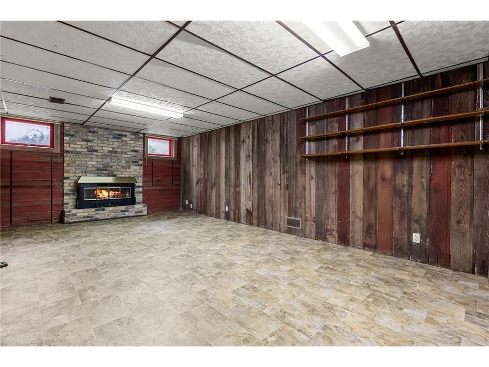 6521 Gleason Rd, Edina, MN 55439