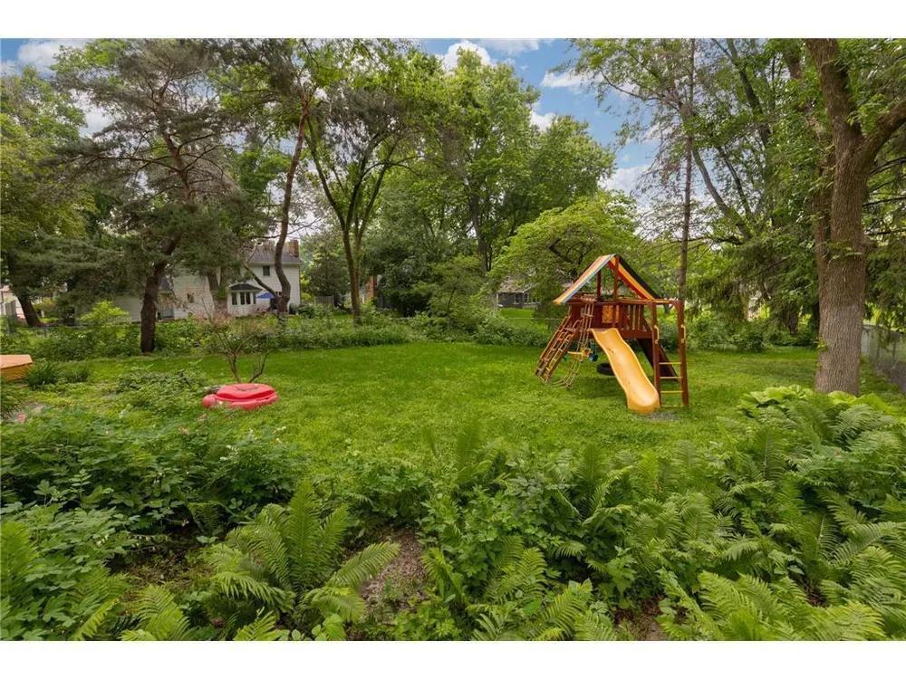 6521 Gleason Rd, Edina, MN 55439