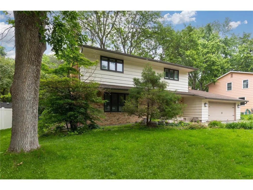 6521 Gleason Rd, Edina, MN 55439
