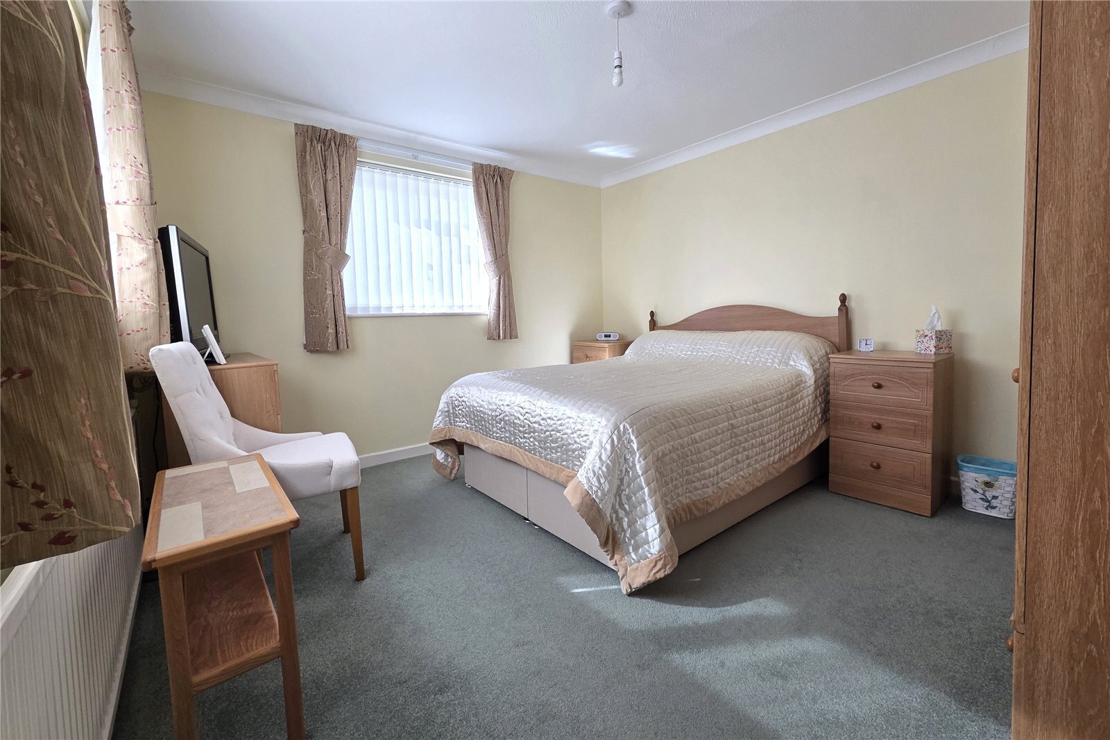 Pine Grove, Havant, Hampshire, PO9 Image 7