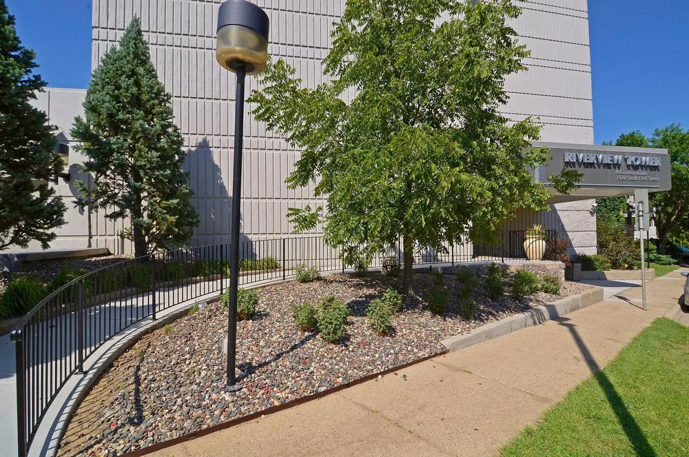 1920 S 1st St, Minneapolis, MN 55454