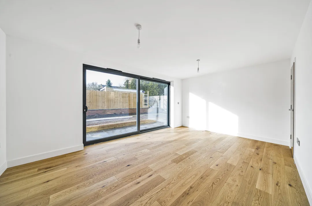 https://mr0.homeflow-assets.co.uk/files/photo/image/45787/0456/_x_/34104048.jpg
