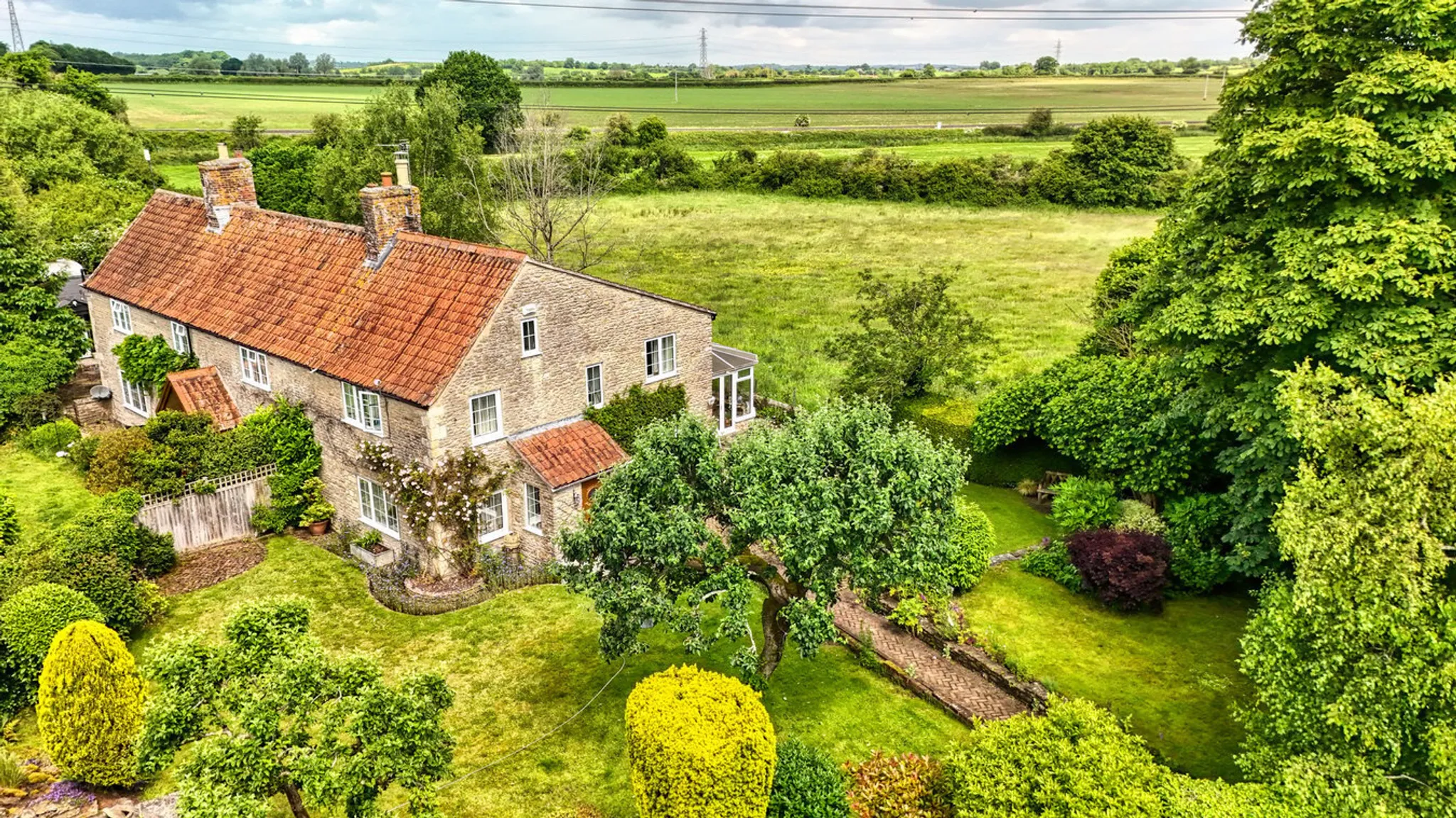 https://mr0.homeflow-assets.co.uk/files/photo/image/45795/7650/_x_/51865516.jpg