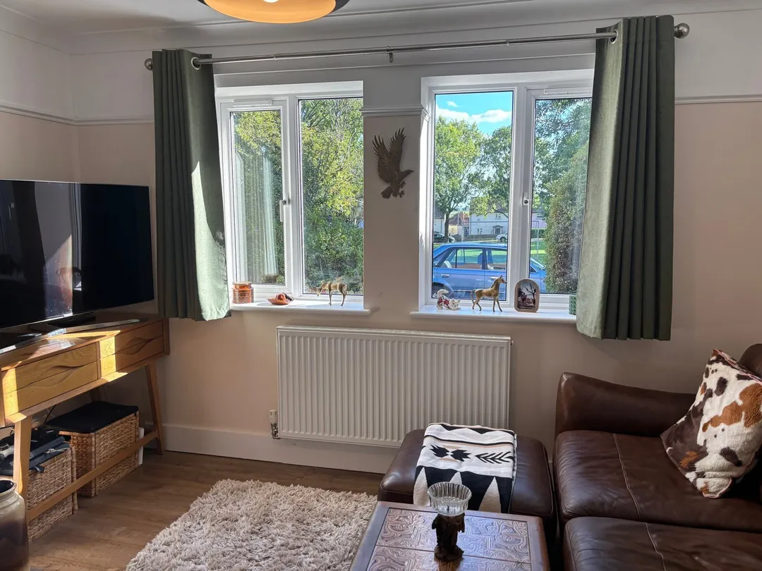 https://mr0.homeflow-assets.co.uk/files/photo/image/45796/2926/_x_/52092216.jpg