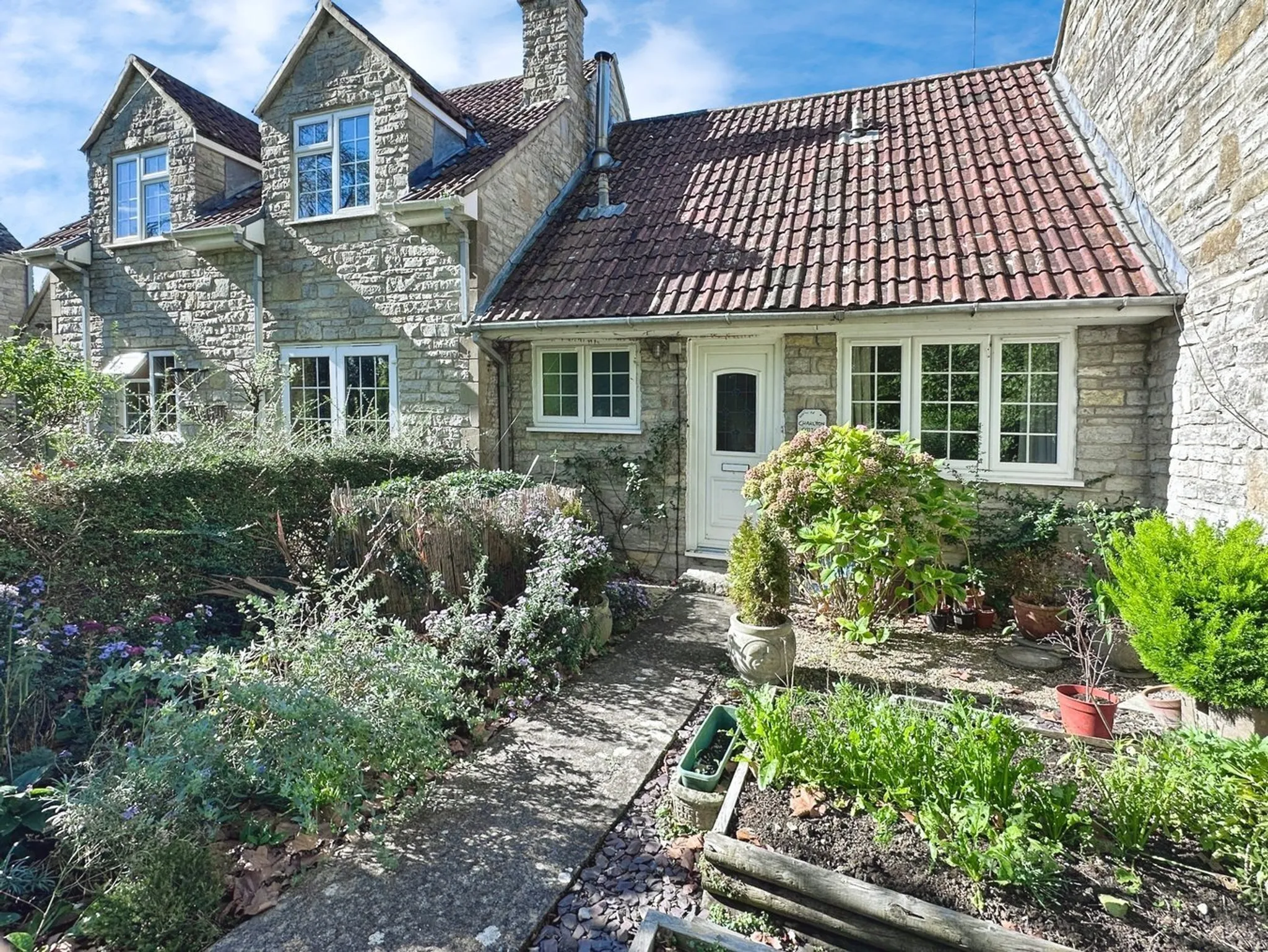 https://mr0.homeflow-assets.co.uk/files/photo/image/45797/5918/_x_/52058703.jpg
