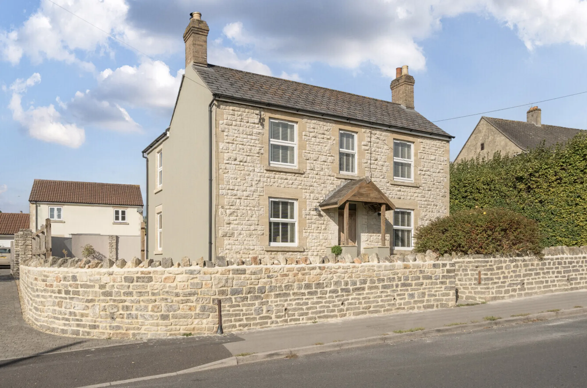 https://mr0.homeflow-assets.co.uk/files/photo/image/45817/4418/_x_/52119691.jpg