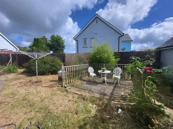 Chestnut Tree Drive, Johnston, Haverf...