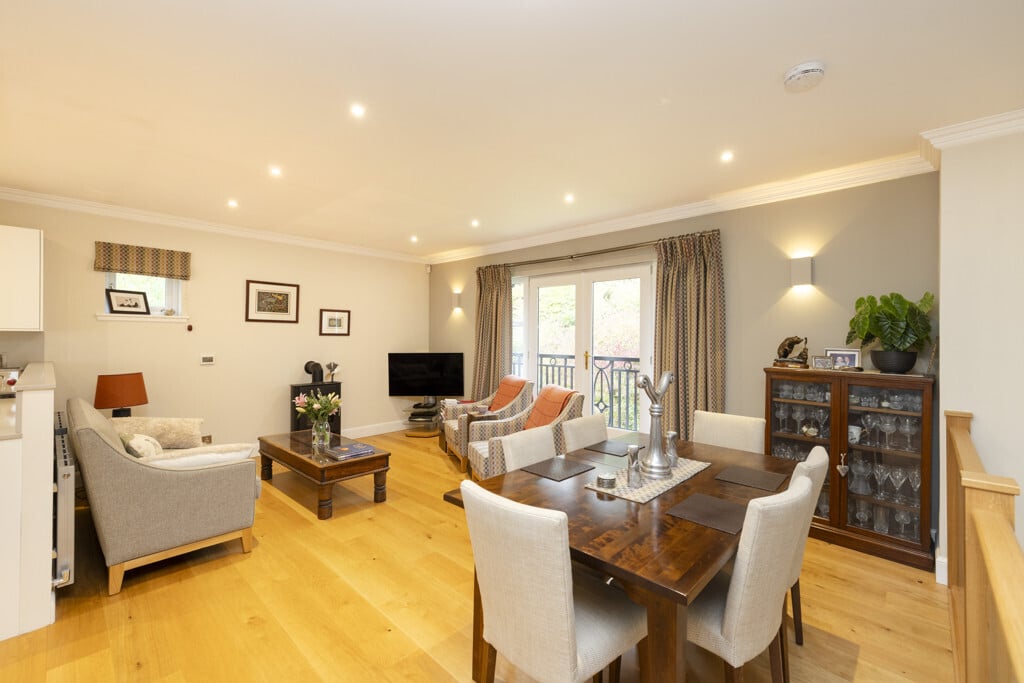 8 Rattray Crescent, Greenbank, Edinburgh, EH10 5TT Image 3