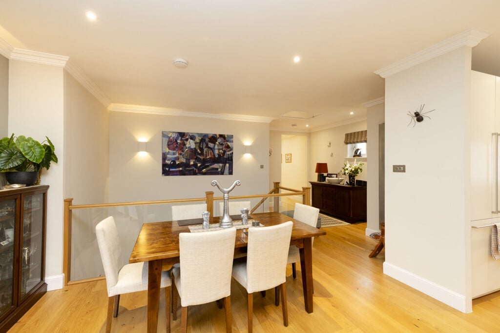 8 Rattray Crescent, Greenbank, Edinburgh, EH10 5TT Image 5