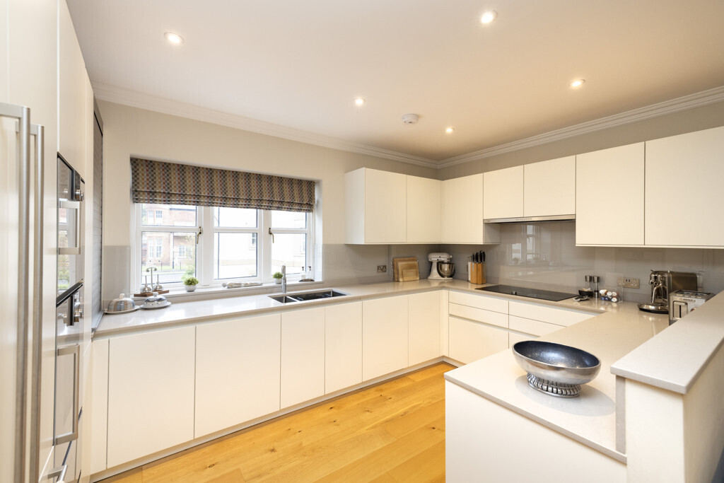 8 Rattray Crescent, Greenbank, Edinburgh, EH10 5TT Image 7