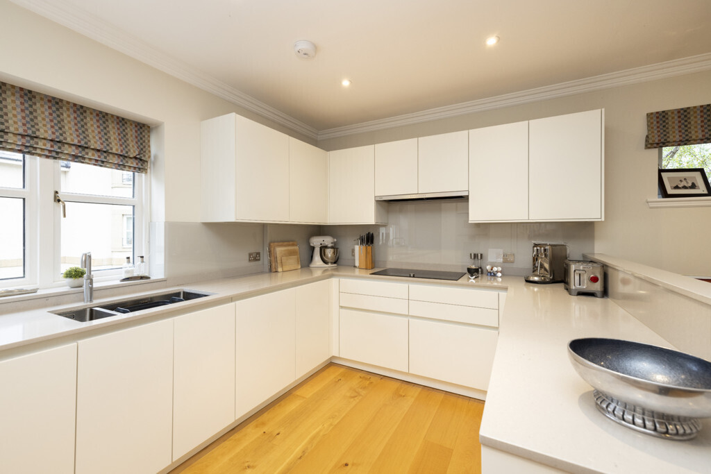 8 Rattray Crescent, Greenbank, Edinburgh, EH10 5TT Image 9