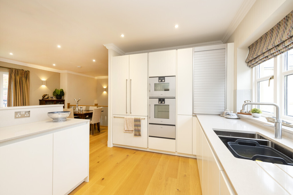 8 Rattray Crescent, Greenbank, Edinburgh, EH10 5TT Image 10