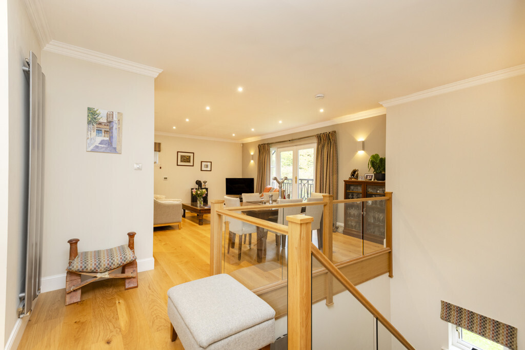 8 Rattray Crescent, Greenbank, Edinburgh, EH10 5TT Image 13